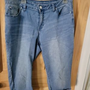 Jennifer Lopez denim capris